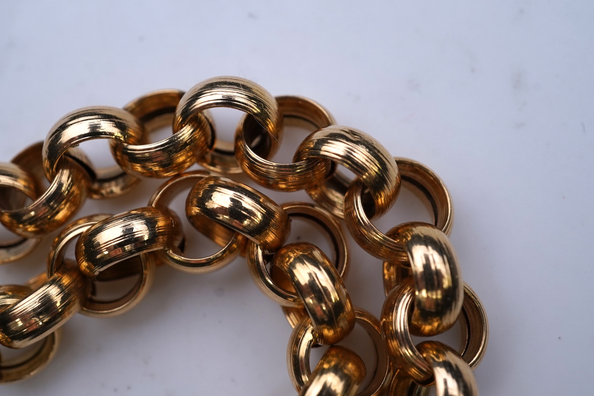 An 18ct gold bracelet